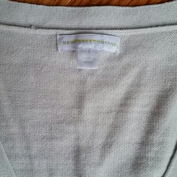 New York & Company Vneck sweater S - Picture 3 of 5